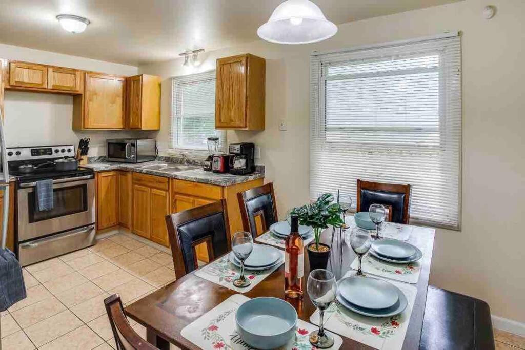 {Hot Tub In Ranch} Mins To Airport/Uofr/Strng/Dwtn Vila Rochester Exterior foto