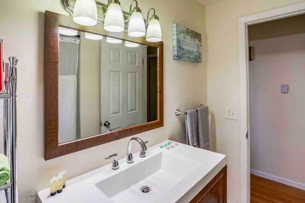 {Hot Tub In Ranch} Mins To Airport/Uofr/Strng/Dwtn Vila Rochester Exterior foto